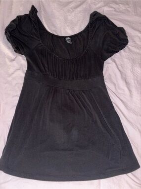 Black Scoop Neck Short Sleeve Tunic Top
